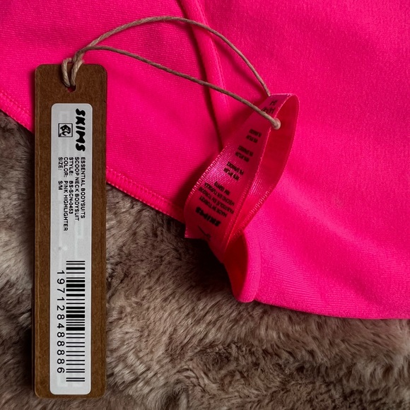 Skims Essential scoop neck bodysuit - Picture 6 of 7